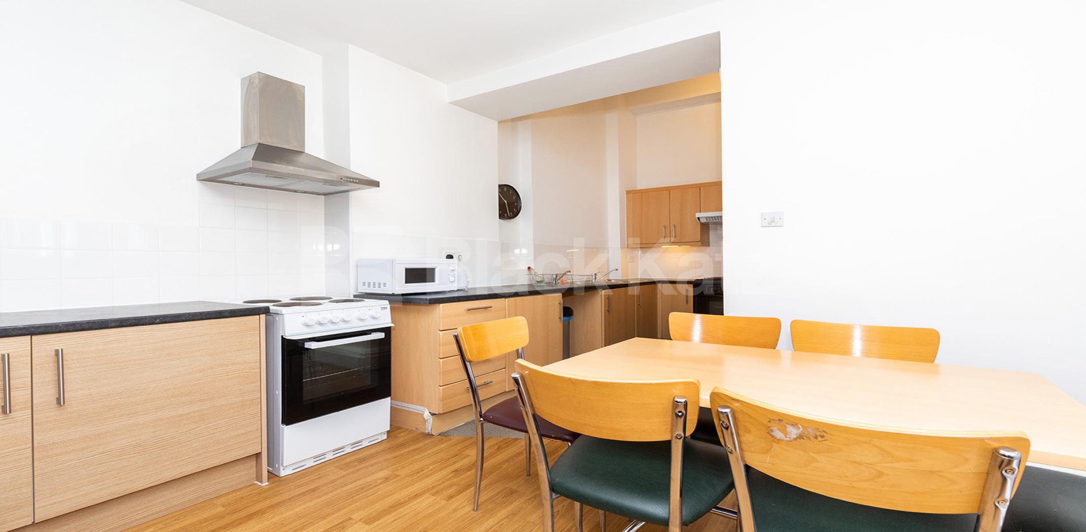 			NEW INSTRUCTION!, 3 Bedroom, 1 bath, 1 reception Flat			 Bedford Place, BLOOMSBURY